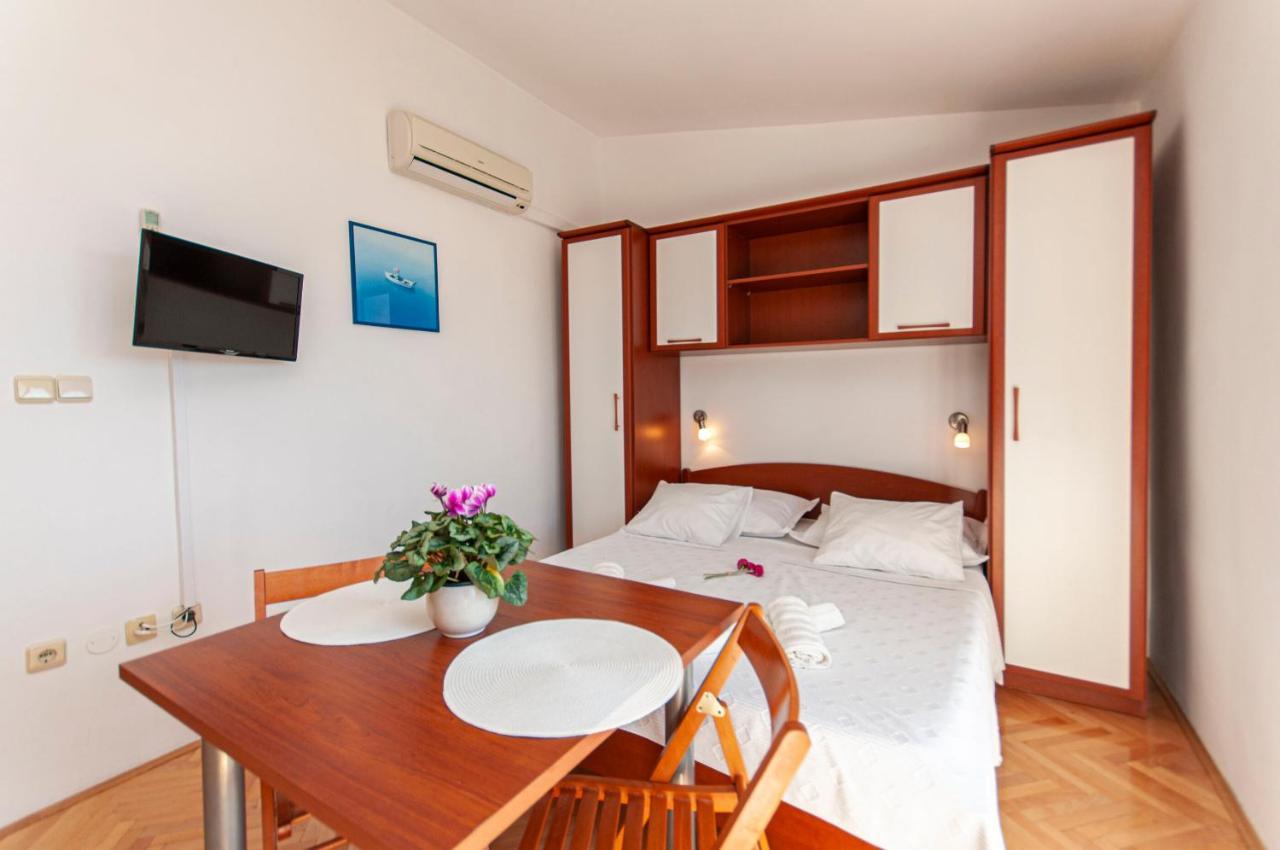 Apartments And Rooms Nikola Omiš Exteriér fotografie