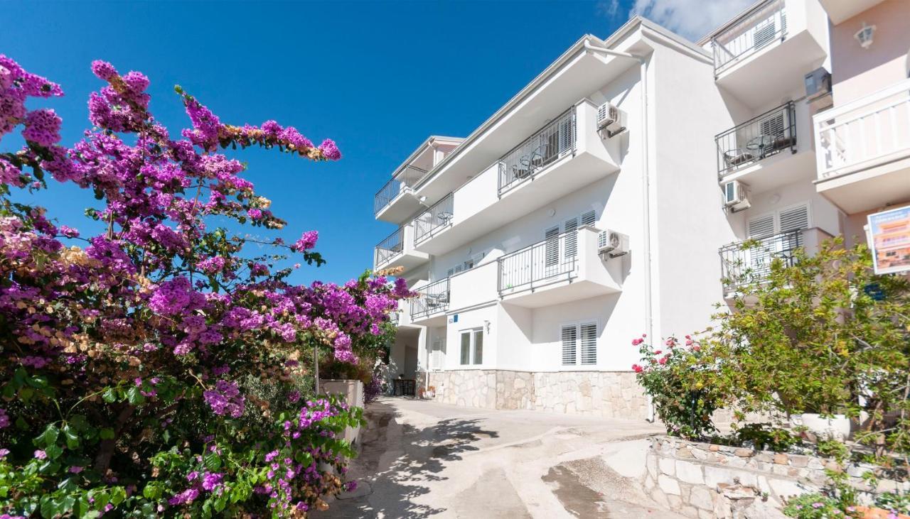 Apartments And Rooms Nikola Omiš Exteriér fotografie